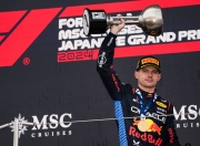 开云体育-雷诺车队鏖战红牛车队，塞恩斯惊艳四座的简单介绍