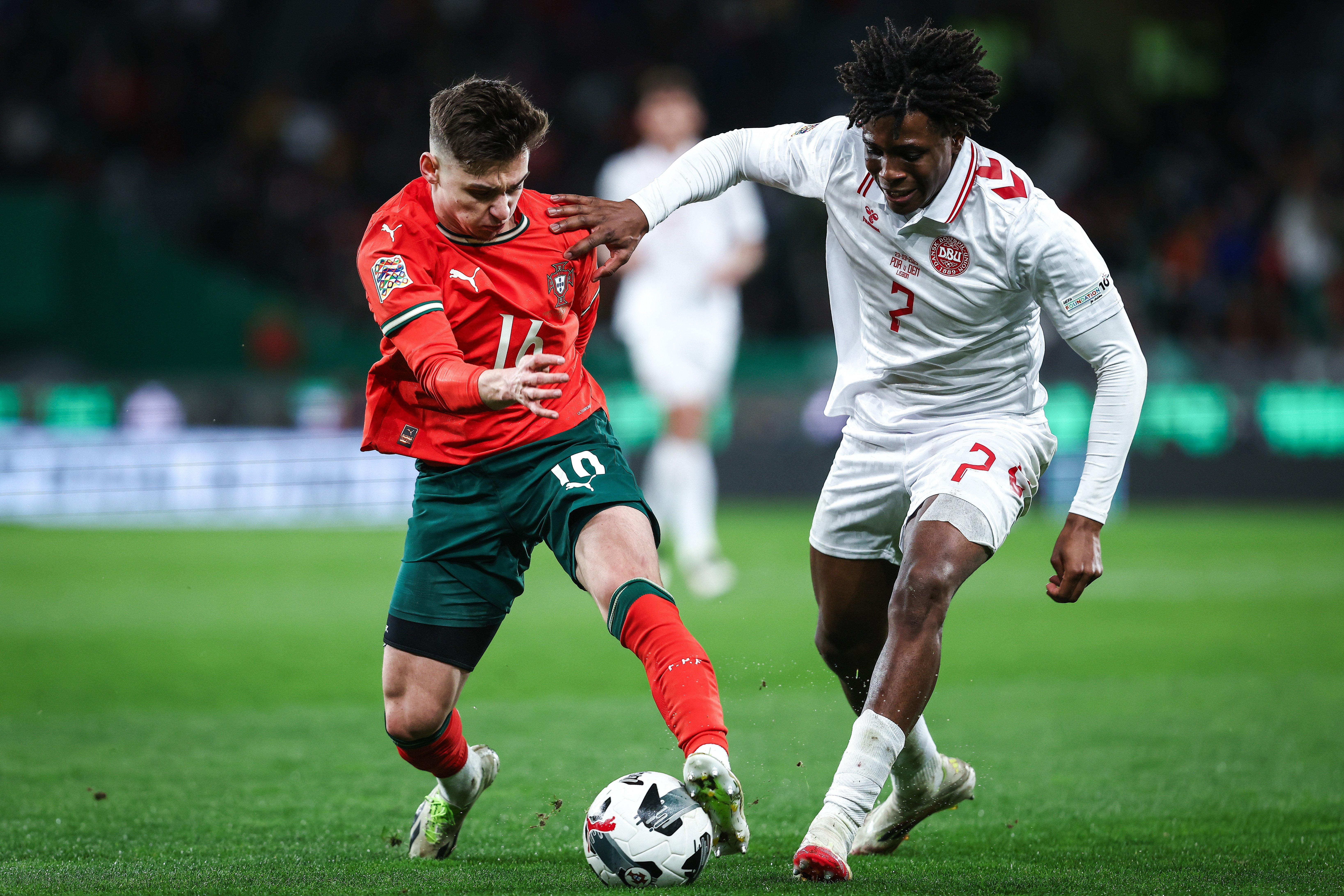 欧国联超级对决：球队奋力一搏