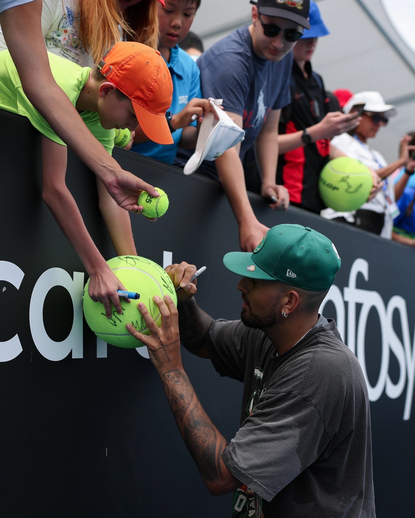 英国网球队力克法国网球队，克耶高斯完成帽子戏法的简单介绍