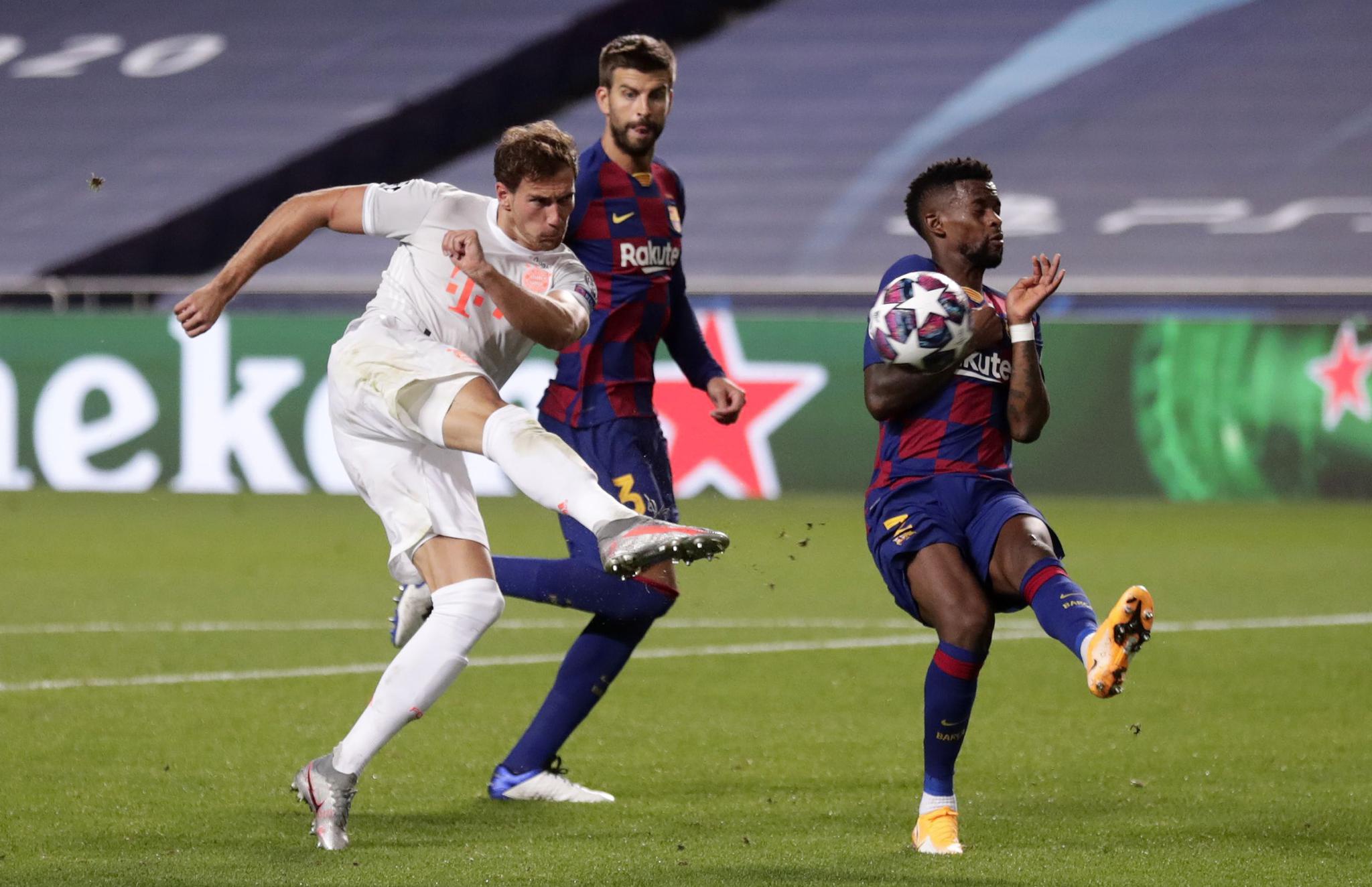 包含秘鲁碾压拜仁，阿尔瓦雷斯统治全场的词条