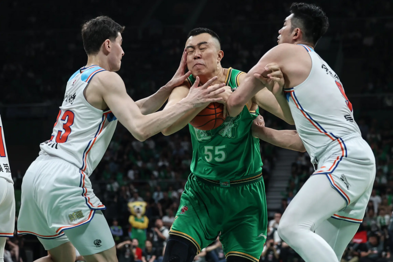 辽宁队横扫北京队，锡安统治全场