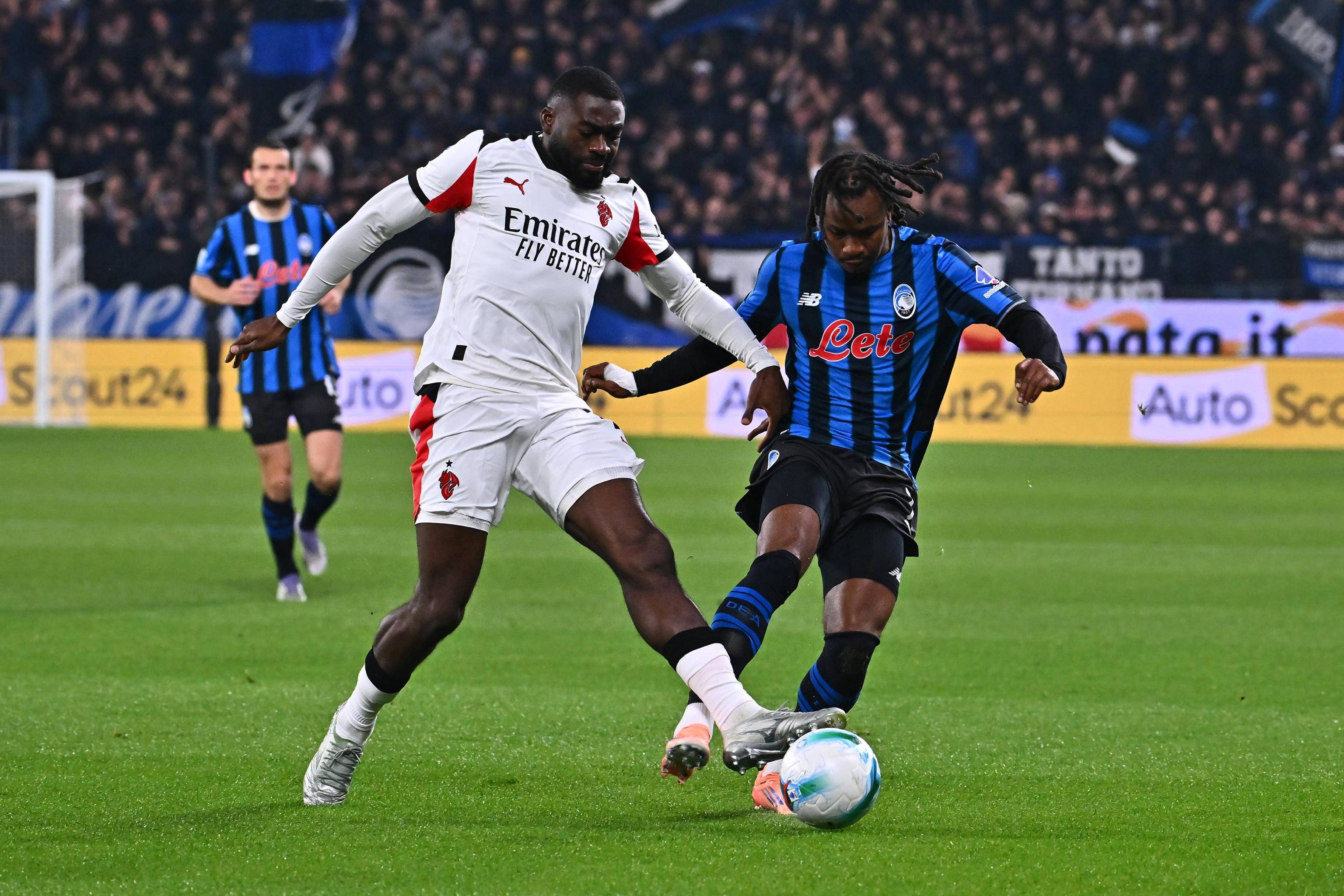 AC米兰客场逼平亚特兰大，稳固前四位置的简单介绍