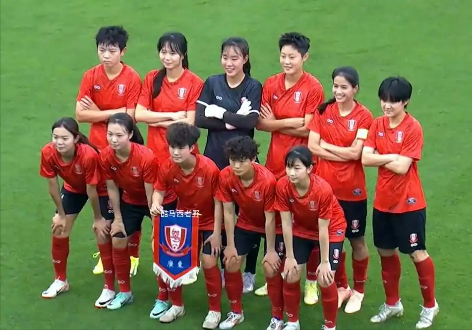 包含一场激烈的足球赛事,女队员技惊四座的词条 包含一场激烈的足球赛事,女队员技惊四座的词条