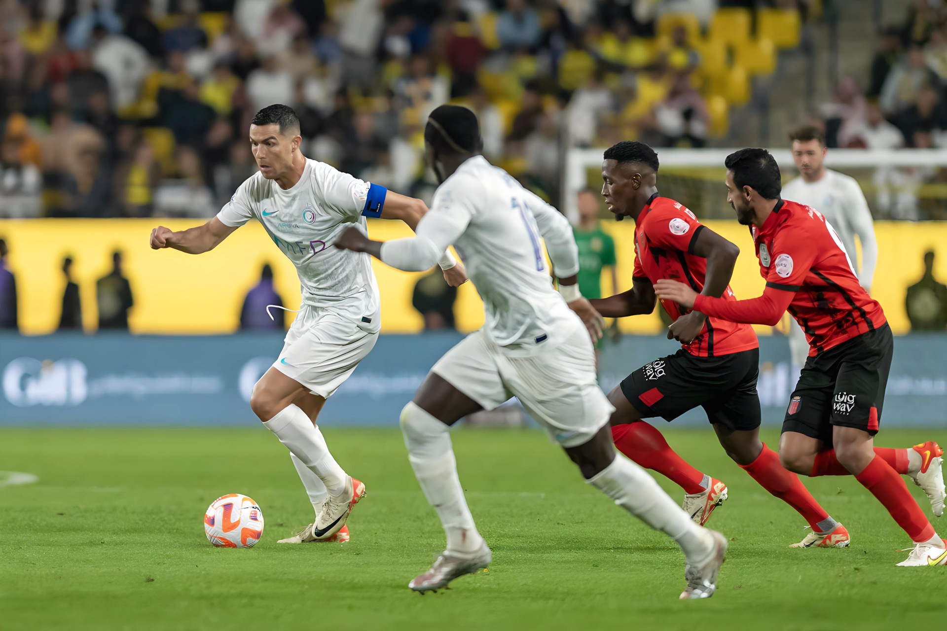 沙尔克球队战胜疲惫对手，取得胜利的简单介绍