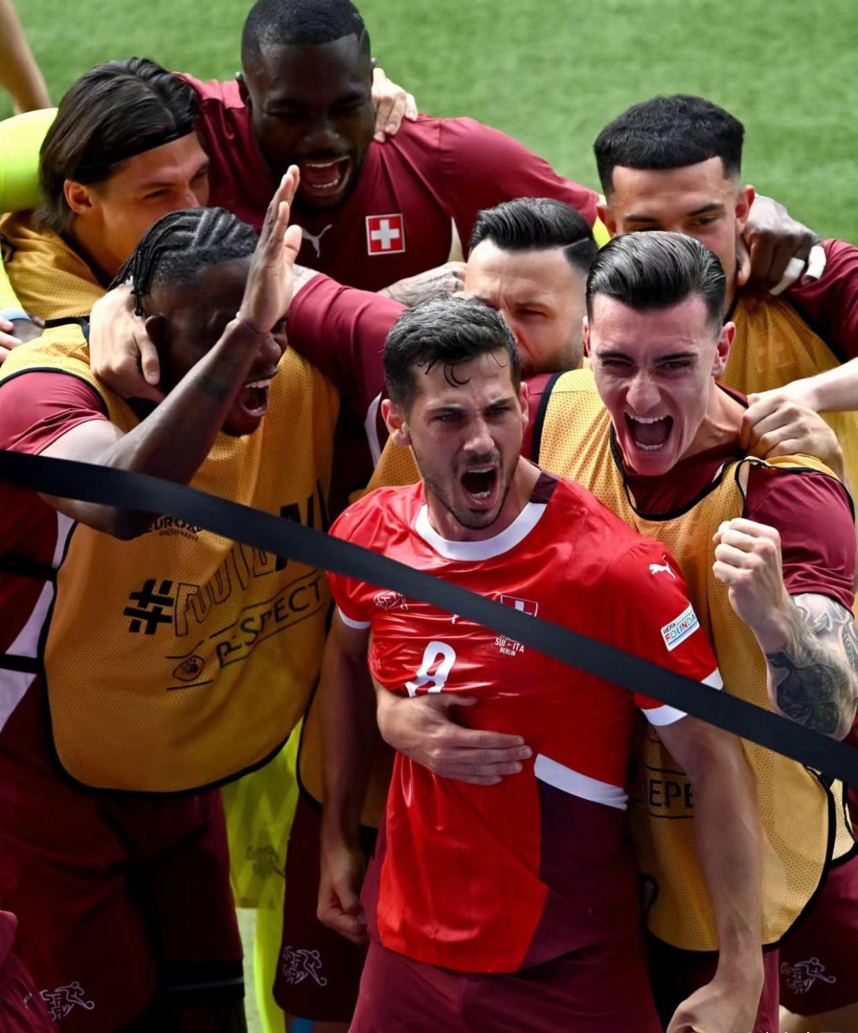 意大利首轮欧冠小组赛轻松获胜