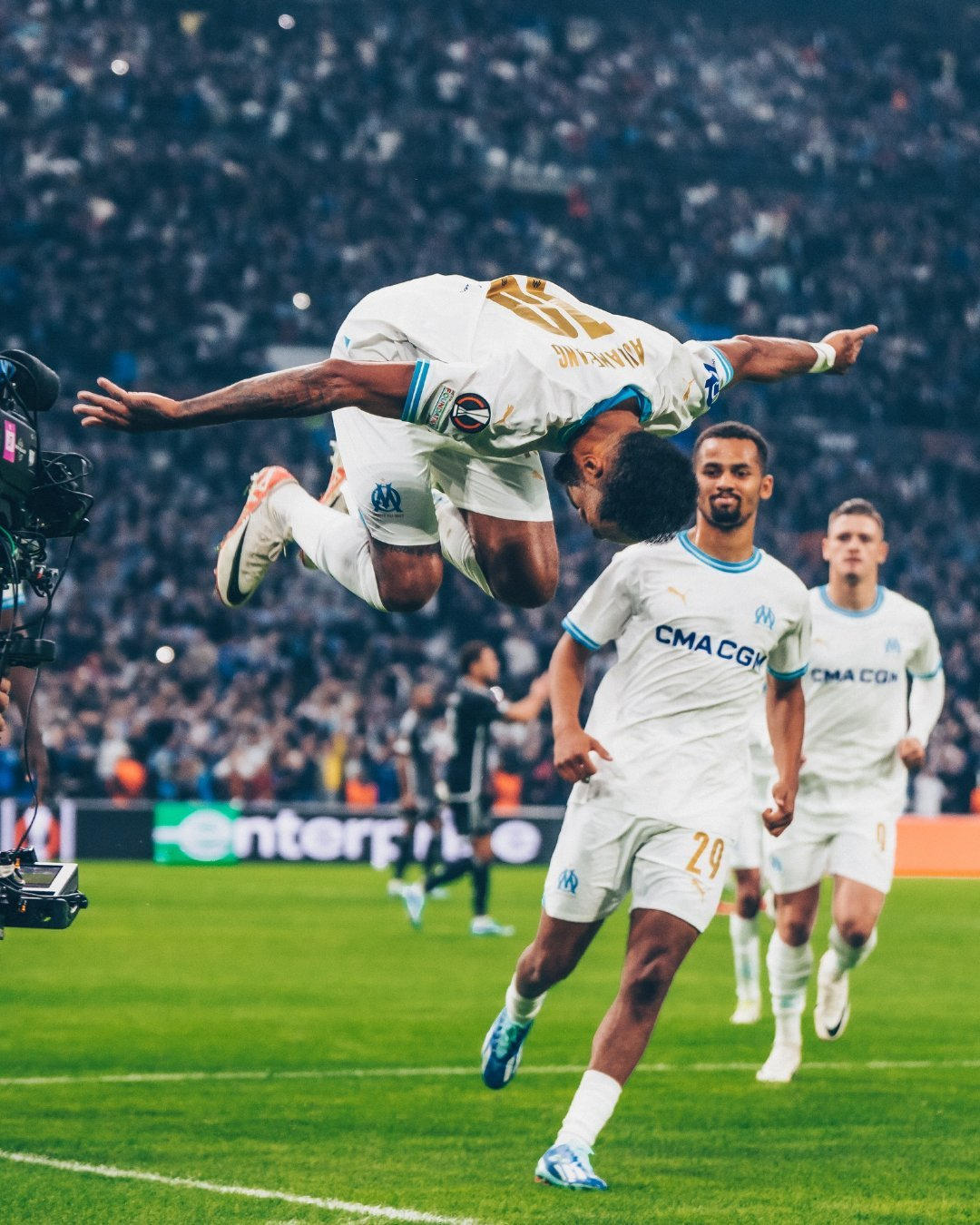 比拉诺瓦镇守球门，巴伦西亚获胜