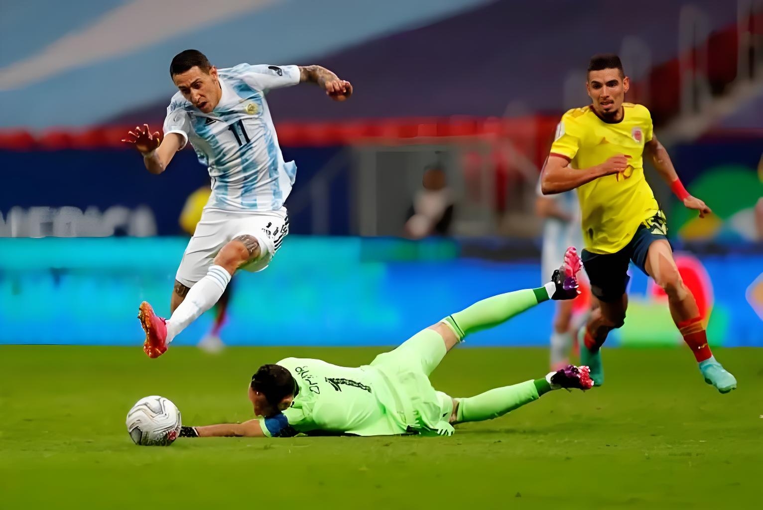 比拉诺瓦镇守球门，巴伦西亚获胜