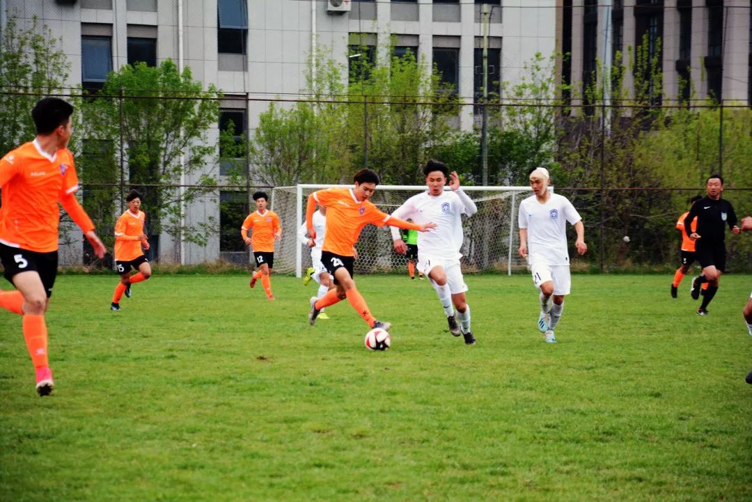 包含比赛强强对话,冠军竞逐中应运而生的词条 包含比赛强强对话,冠军竞逐中应运而生的词条