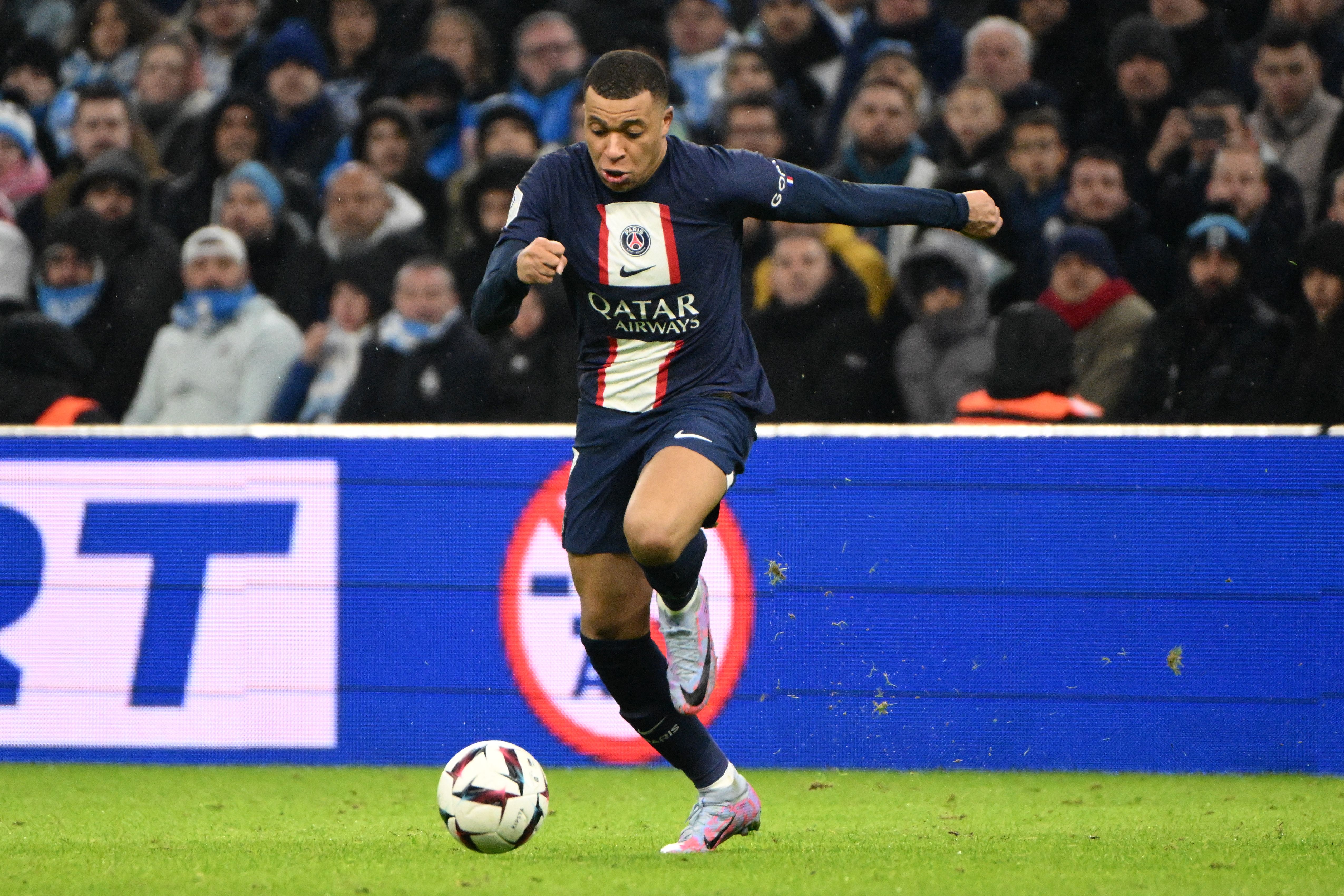 包含尼姆连胜表现亮眼，法甲联赛令人惊喜的词条