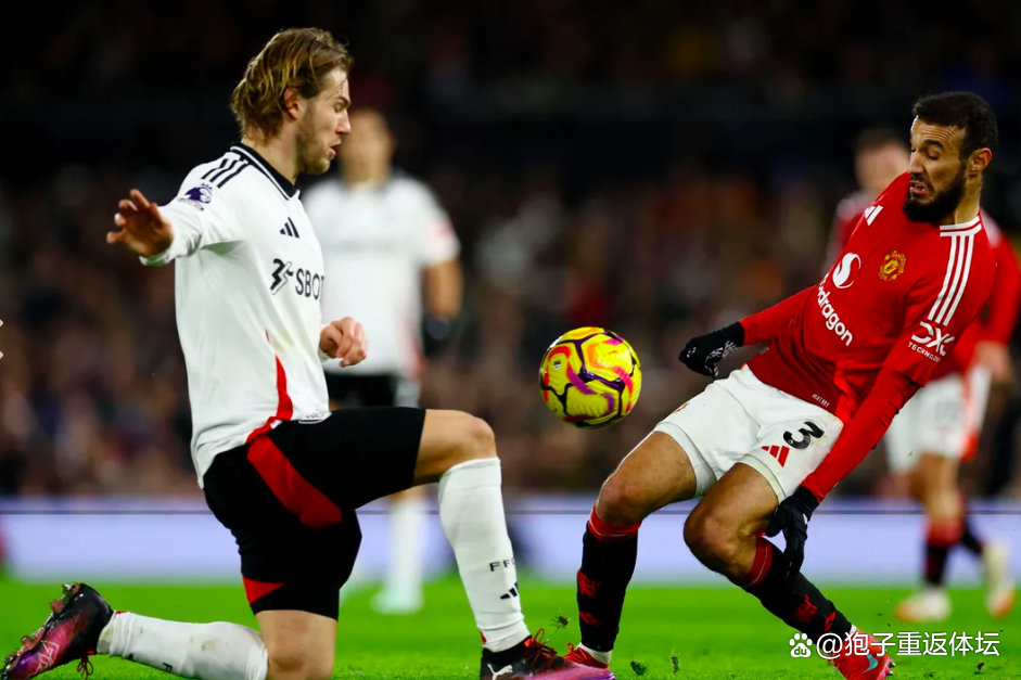 曼联客场接连遭遇失利，教练组面临压力