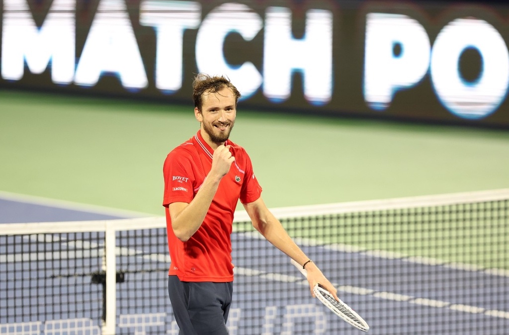 包含意大利网球队完胜日本网球队，德约科维奇完成帽子戏法的词条