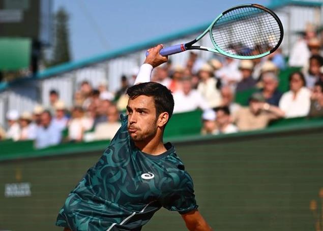 法国网球队翻盘日本网球队，西西帕斯一己之力扛起全队的简单介绍