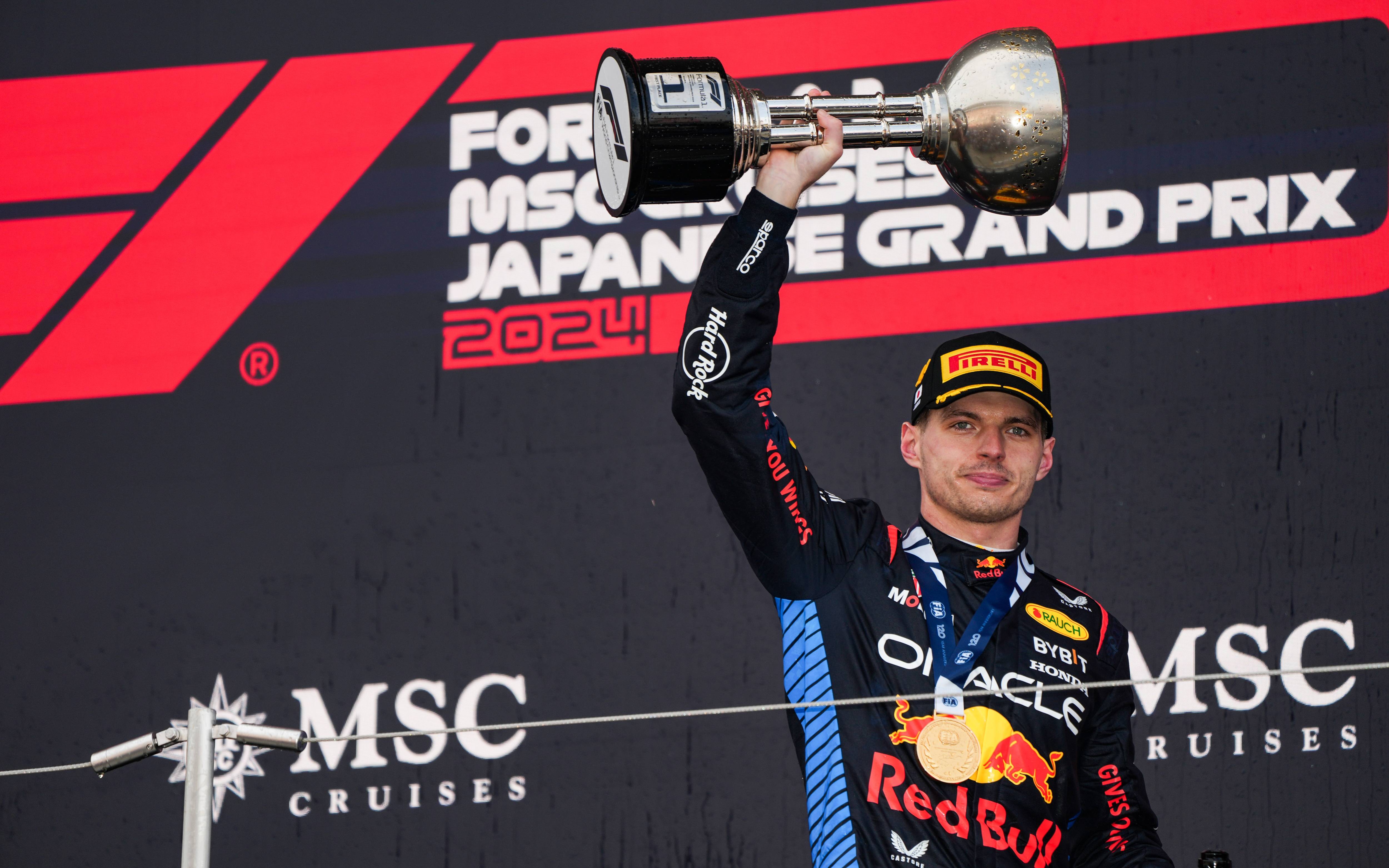 雷诺车队鏖战红牛车队，塞恩斯惊艳四座的简单介绍