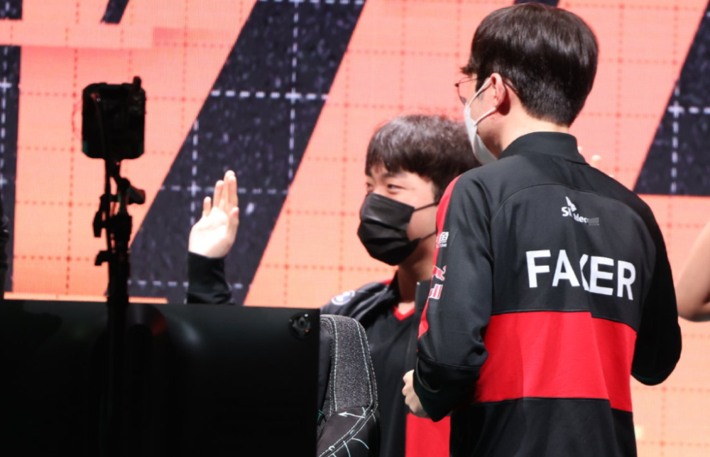 EG翻盘RNG，Hanssama打破历史纪录的简单介绍