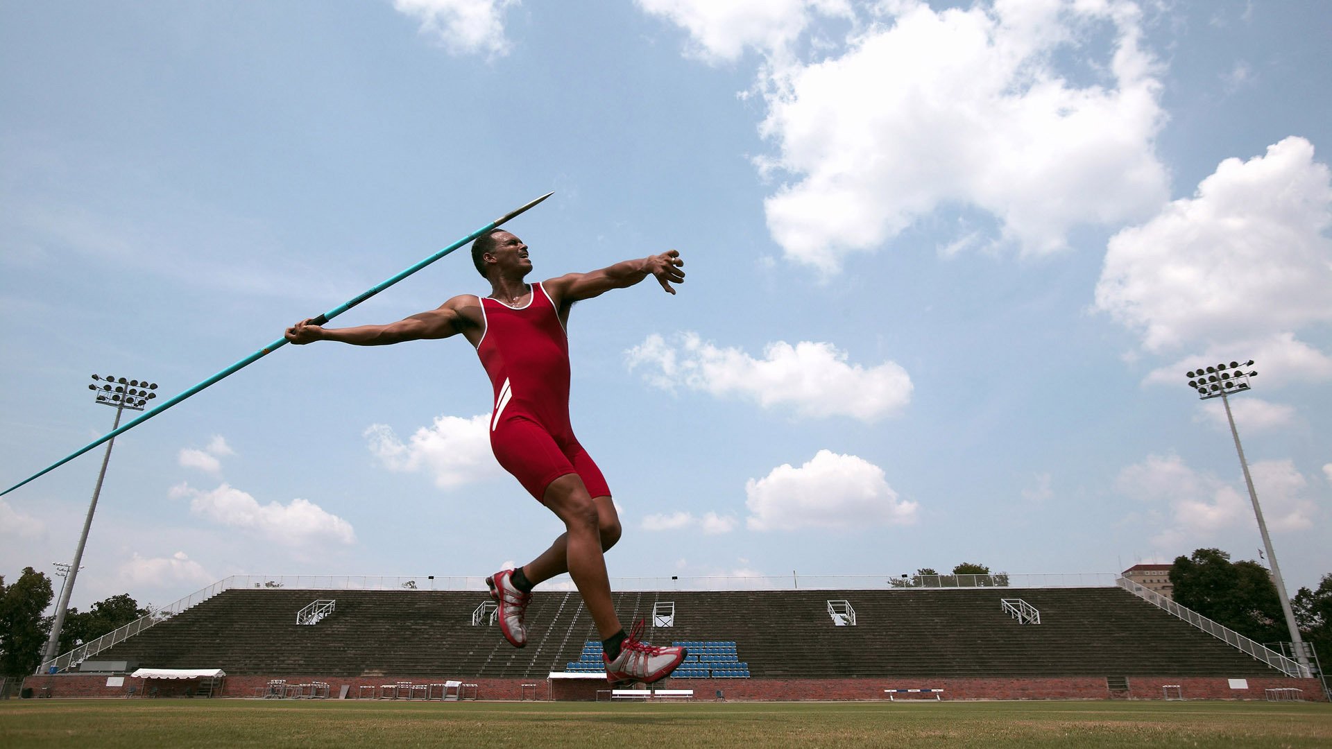 当绿茵场遇见赛道，加纳足球的沙特启示与奥斯梅恩的F1争冠接管哲学