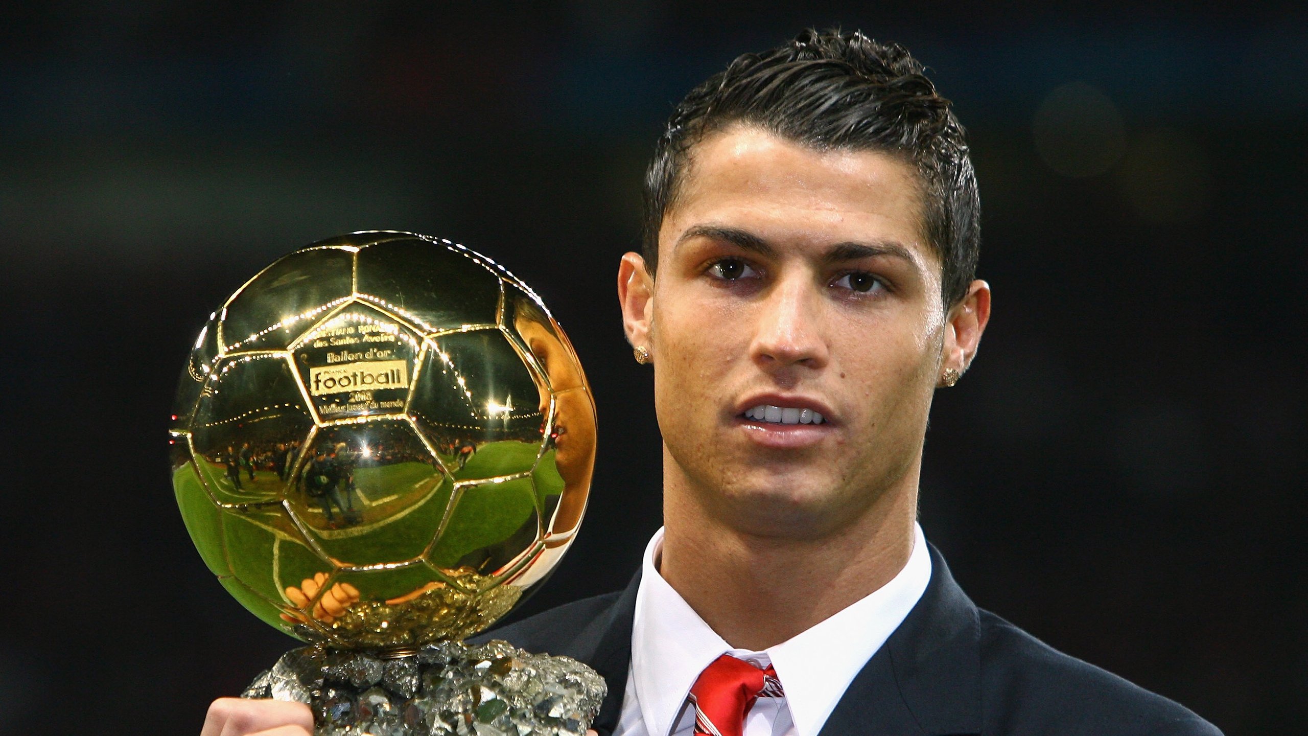 年度焦点之战，那不勒斯风暴冲垮勒沃库森不败金身