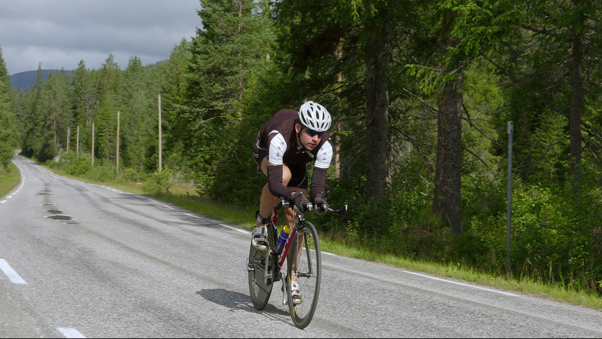 年度焦点之战，那不勒斯风暴冲垮勒沃库森不败金身